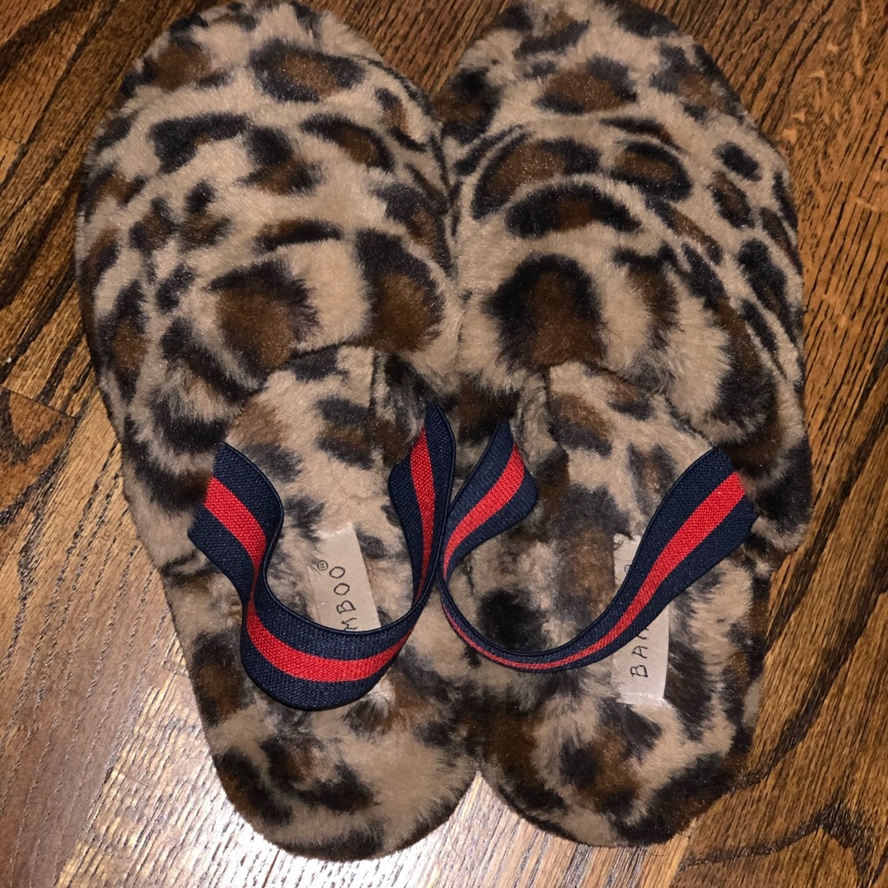 Bamboo UGG slippers leopard size 8